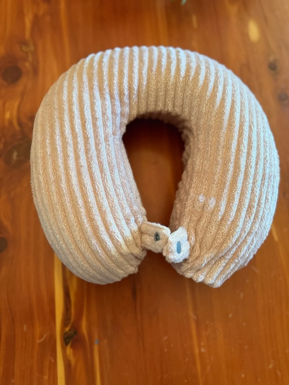 Travel neck pillow